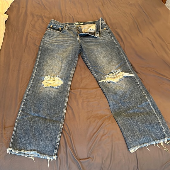 Levi’s Women’s Distressed Low Pro Straight Jeans - Picture 1 of 3
